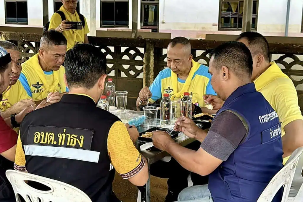 ผบ.ตร.เผย "ในหลวง" ทรงห่วงใยพสกนิกรที่ประสบภัยน้ำท่วมภาคใต้ พร้อมเติมขย้ำไม่ทอดทิ้งผู้ใต้บังคับบัญชา ฝากเร่งช่วยเหลือประชาชนอย่างเต็มที่