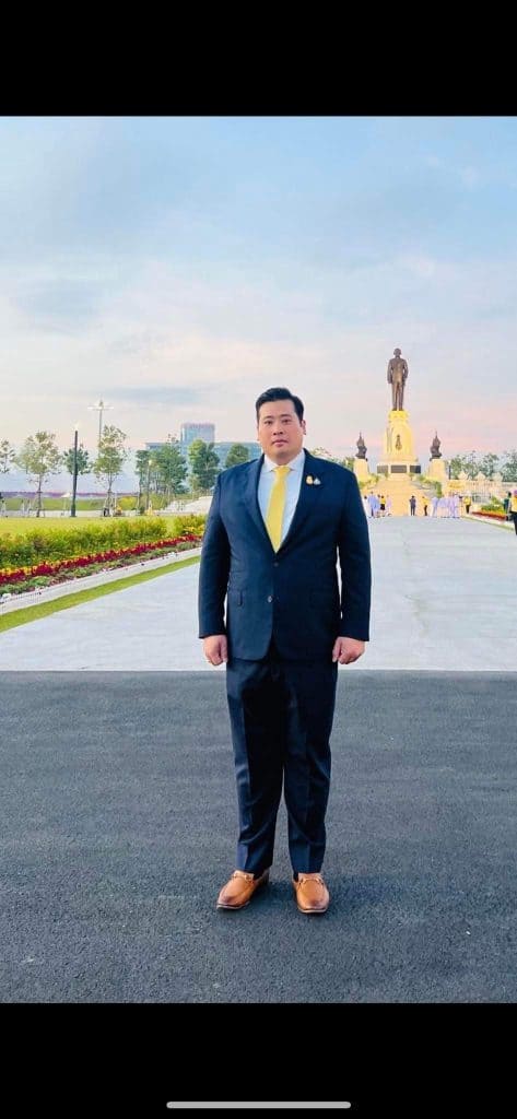 "ท่านอ้น" ทำบุญวัดปทุมวนาราม ถวายเป็นพระราชกุศล ในหลวงร. 9 - ร.10 "ท่านอ้น" ทำบุญวัดปทุมวนาราม ถวายเป็นพระราชกุศล ในหลวงร. 9 - ร.10