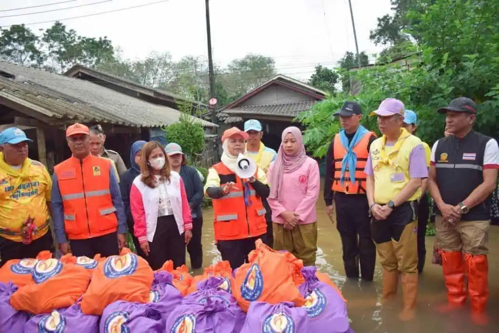 ผู้ว่าฯ ปัตตานีเปิดเผยสถานการณ์อุทกภัยเริ่มคลี่คลาย แม่น้ำปัตตานีระดับน้ำเริ่มทรงตัว ส่วนแม่น้ำสายบุรีน้ำลดระดับลงอย่างต่อเนื่อง เร่งให้ความช่วยเหลือ 