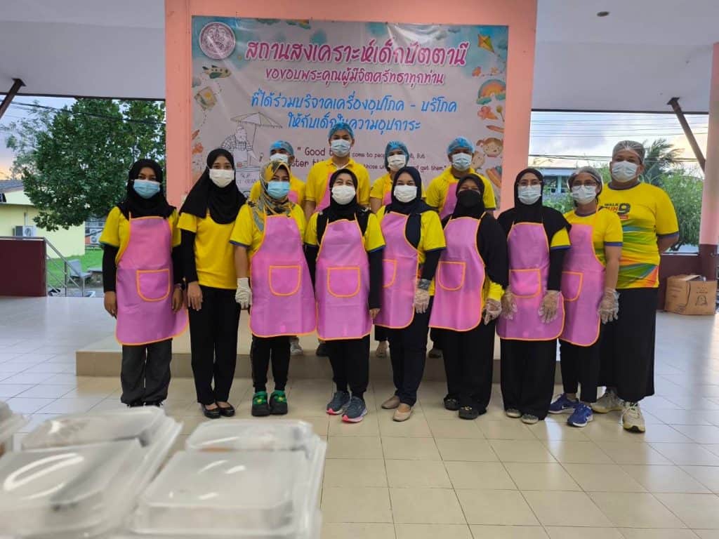 มูลนิธิอาสาเพื่อนพึ่ง (ภาฯ) ยามยาก สภากาชาดไทย จัดตั้งโรงครัวพระราชทานเพื่อช่วยเหลือผู้ประสบอุทกภัย พื้นที่ 3 จังหวัดชายแดนใต้ มูลนิธิอาสาเพื่อนพึ่ง (ภาฯ) ยามยาก สภากาชาดไทย จัดตั้งโรงครัวพระราชทานเพื่อช่วยเหลือผู้ประสบอุทกภัย พื้นที่ 3 จังหวัดชายแดนใต้