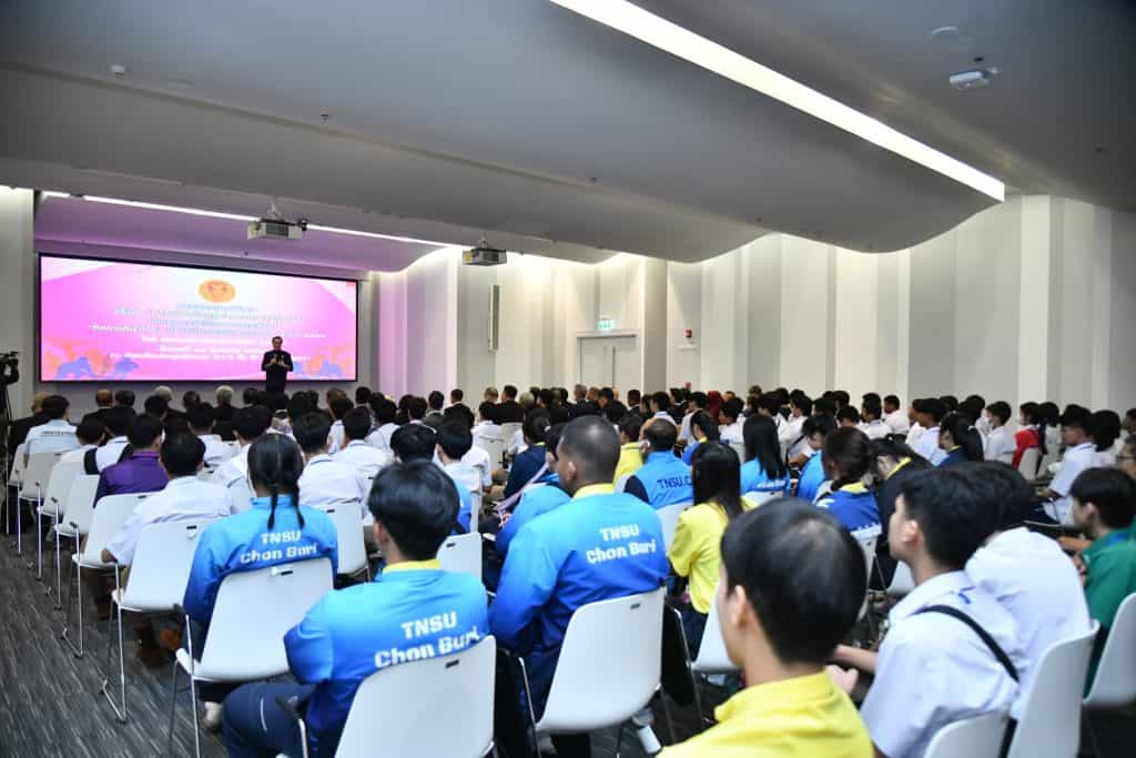 ‘’…การกีฬากับมูลค่าทางเศรษฐกิจชาติ…’’ : วีระศักดิ์ โควสุรัตน์ ‘’…การกีฬากับมูลค่าทางเศรษฐกิจชาติ…’’ : วีระศักดิ์ โควสุรัตน์