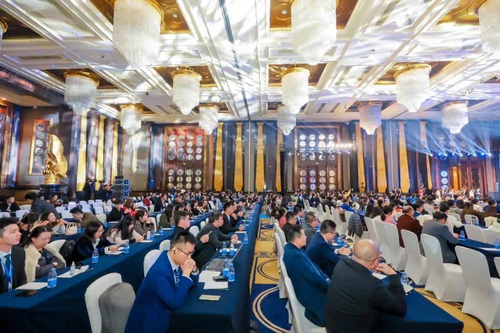 "อลงกรณ์"ดึงจีนลงทุน 10 อุตสาหกรรมแห่งอนาคต "อลงกรณ์"ดึงจีนลงทุน 10 อุตสาหกรรมแห่งอนาคต