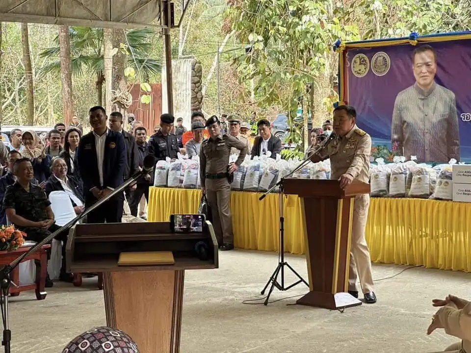 “อนุทิน”นำคณะผู้บริหารมหาดไทยบินลงนราธิวาส เร่งติดตามการช่วยเหลือเยียวยาประชาชนเดือดร้อนหลังอุทกภัยใหญ่ พร้อมเกาะติดการแก้ไขปัญหายาเสพติดในพื้นที่ระบาดหนัก