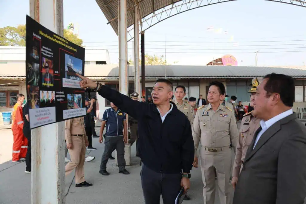 รัฐมนตรีว่าการกระทรวงยุติธรรม นำ ป.ป.ส. ตรวจเรือถูกทิ้งกลางทะเล หลังพบเชื่อมโยงคดีเรือบรรทุกยาเสพติด 2 ตันที่ฉะเชิงเทรา สั่งขยายผลผู้สั่งการกัปตันเรือผันตัวส่งยาเสพติด