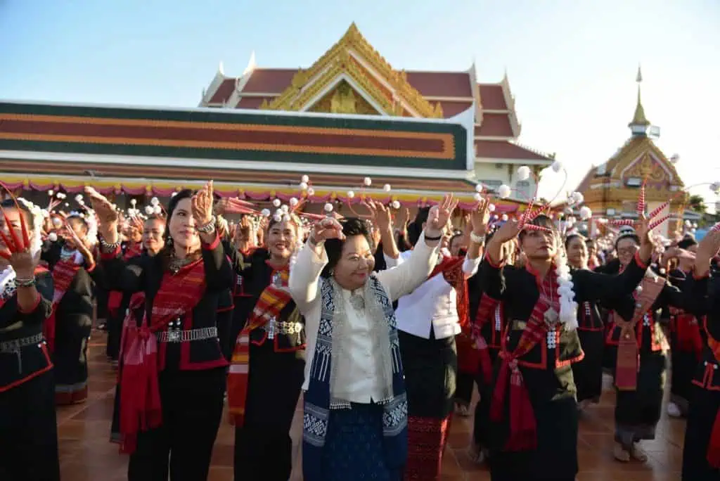 “พวงเพ็ชร” เป็นประธานเปิดงานนมัสการองค์พระธาตุเชิงชุมและไหว้หลวงพ่อพระองค์แสน ประจำปี 2567 ครั้งที่ 72  