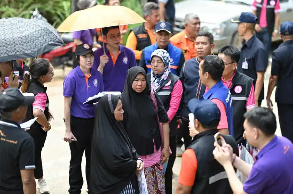 มูลนิธิฯ ร่วมกับ อำเภอสุคิริน นิคมสร้างตนเองสุคิริน สนง.พัฒนาภาค 4 หน่วยบัญชาการทหารพัฒนา ลงสำรวจความเสียหายจากอุทกภัยในพื้นที่สามจังหวัดภาคใต้