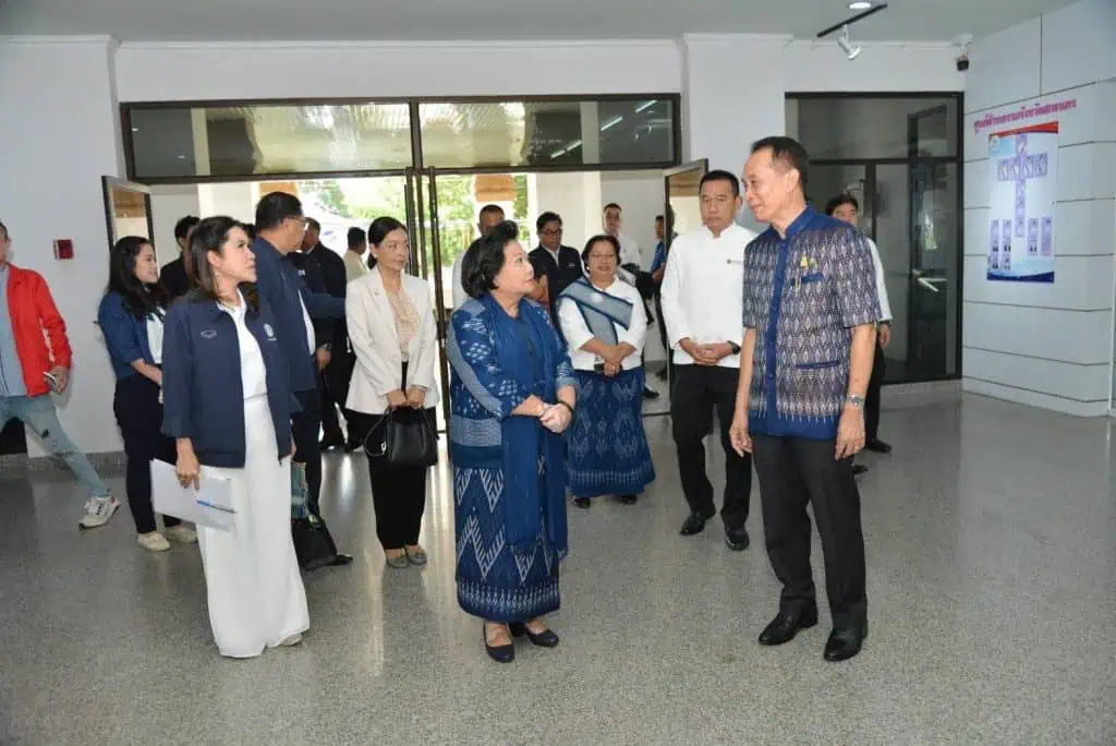 “พวงเพ็ชร” นำคณะถกแก้ไขปัญหากรรมสิทธิ์ที่ดิน 21 วัดสกลนคร เผย หากเอกสารครบพร้อมเดินต่อ