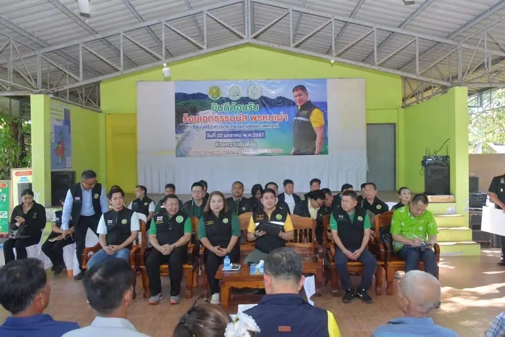 รมว.ธรรมนัส ลงพื้นที่ตำบลเกาะพยามจ.ระนอง มอบโฉนดเพื่อการเกษตร ขยายโอกาสการทำเกษตรกรรมอย่างยั่งยืน