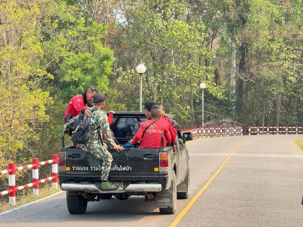 ดับไฟป่าดอยสุเทพ ชุดเสือไฟเข้าคุมเพลิง