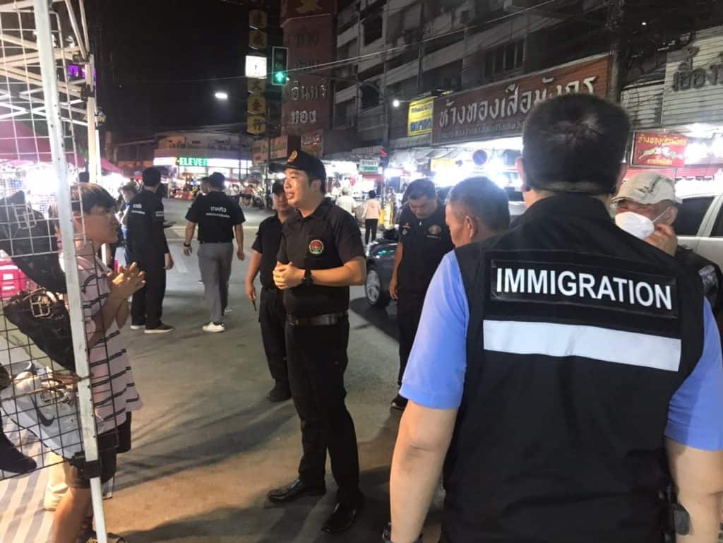 ตม.เชียงใหม่ตรวจร้านคา-แผงลอย เข้มแรงต่างด้าว ตม.เชียงใหม่ตรวจร้านคา-แผงลอย เข้มแรงต่างด้าว