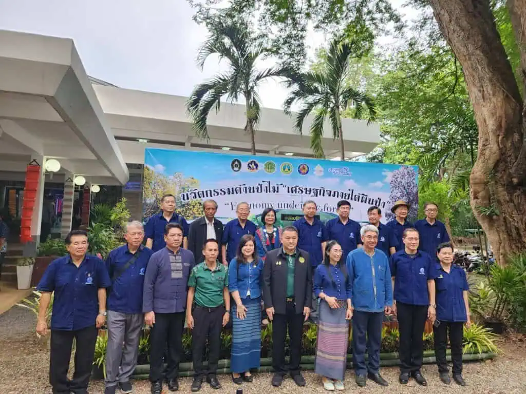 คณะกรรมาธิการทรัพยากรธรรมชาติฯ กรรมาธิการการอุดมศึกษาฯ ตรวจเยี่ยมโรงเรียนป่าไม้แพร่ ชื่นชมการพัฒนามาเป็นสถาบันนวัตกรรมด้านป่าไม้ ให้ผู้เข้าเรียนจบเทียบเท่าระดับปริญญาตรี