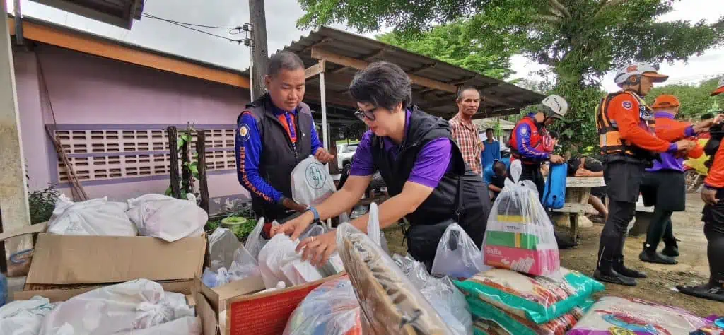 มูลนิธิฯ และทีมเพื่อนพึ่ง (ภาฯ) อาสา ปฏิบัติการพิบัติช่วยเหลือฯ อ.เขาสมิง –บ่อไร่ จ.ตราด