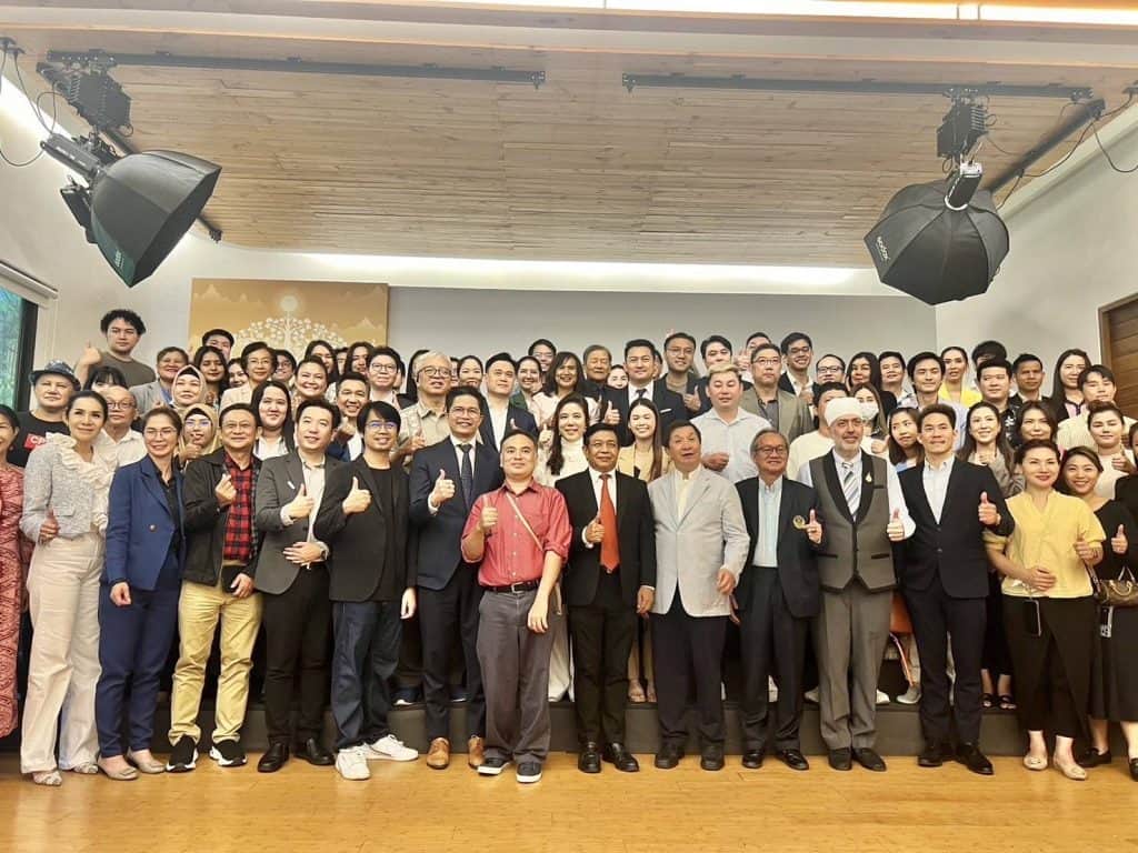 "อลงกรณ์" ชู "บางระจันโมเดล" ปกป้องเศรษฐกิจไทย 7 แสนล้าน "อลงกรณ์" ชู "บางระจันโมเดล" ปกป้องเศรษฐกิจไทย 7 แสนล้าน