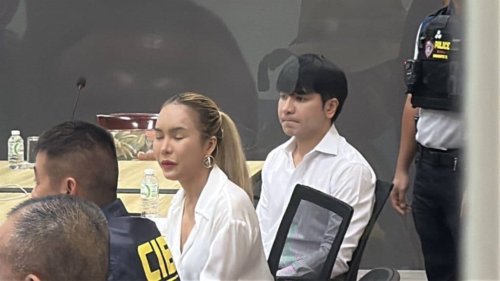 คุมตัว“แม่ตั๊ก ป๊าเบียร์”สอบที่กองปราบปราม คุมตัว“แม่ตั๊ก ป๊าเบียร์”สอบที่กองปราบปราม