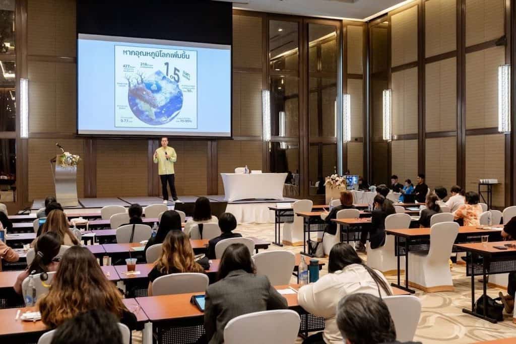 คุณวีระศักดิ์ โควสุรัตน์ บรรยายพิเศษในหัวข้อ "การพัฒนาการท่องเที่ยวไทย…สู่ความยั่งยืน" คุณวีระศักดิ์ โควสุรัตน์ บรรยายพิเศษในหัวข้อ "การพัฒนาการท่องเที่ยวไทย…สู่ความยั่งยืน"