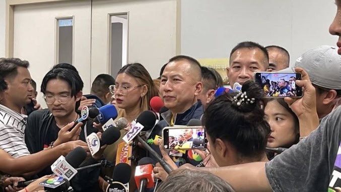 "แม่ตั๊ก - ป๋าเบียร์" ปฏิเสธทุกข้อกล่าวหาหลังถูกออกหมายจับ ตำรวจแจ้ง 4 ข้อหา ค้านประกันคุมตัวฝากศาลอาญาพรุ่งนี้ ส่ง ปปง.สอบเส้นทางเงิน พร้อมเตรียมออกหมายเรียกดาราที่ร่วมไลฟ์รีวิวสินค้าเข้าให้ปากคำ "แม่ตั๊ก - ป๋าเบียร์" ปฏิเสธทุกข้อกล่าวหาหลังถูกออกหมายจับ ตำรวจแจ้ง 4 ข้อหา ค้านประกันคุมตัวฝากศาลอาญาพรุ่งนี้ ส่ง ปปง.สอบเส้นทางเงิน พร้อมเตรียมออกหมายเรียกดาราที่ร่วมไลฟ์รีวิวสินค้าเข้าให้ปากคำ