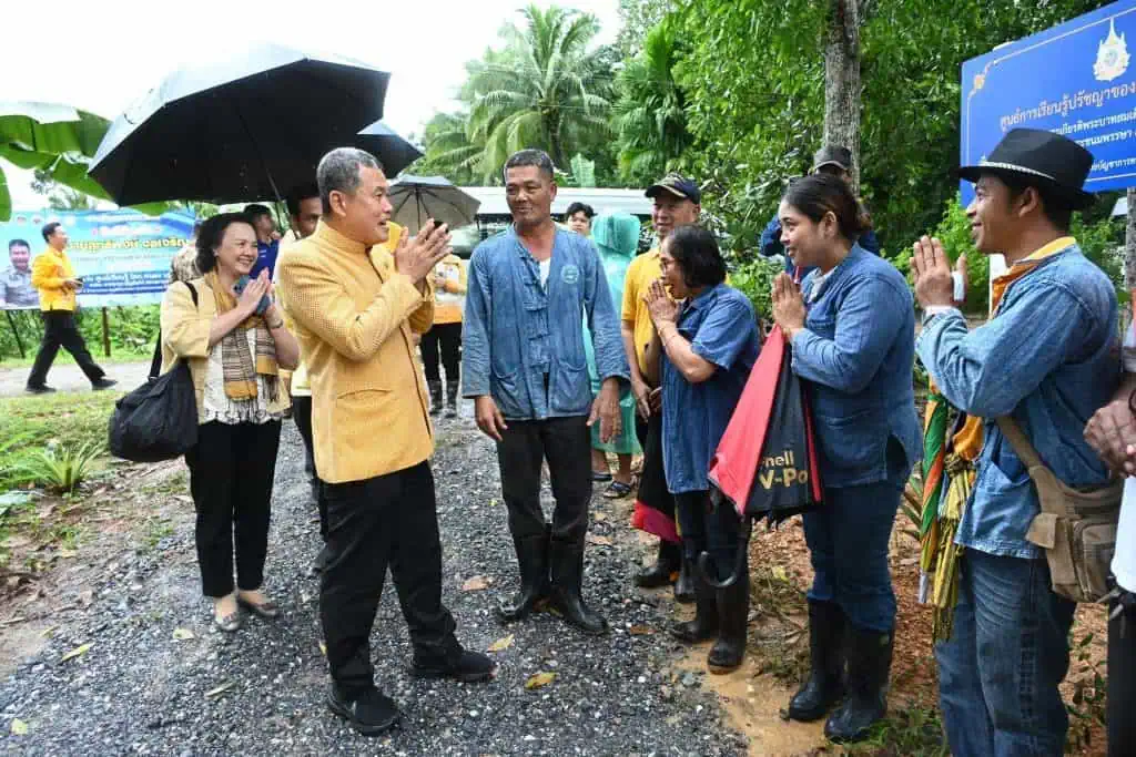 ปลัด มท. ตรวจเยี่ยมโคก หนอง นา บ้านสวนตาจุน ชื่นชมเป็นต้นแบบการน้อมนำพระราชดำริในหลวงที่เป็นรูปธรรม