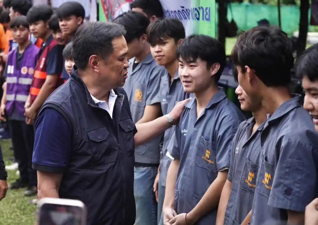 "อนุทิน"  ควง "วราวุธ-ธีรรัตน์" ลงพื้นที่แม่อาย แม่สาย ติดตามการฟื้นฟูหลังน้ำลด นำกำลังใจจากนายกรัฐมนตรีไปส่งผู้ประสบภัย ย้ำรัฐบาลไม่ทอดทิ้ง