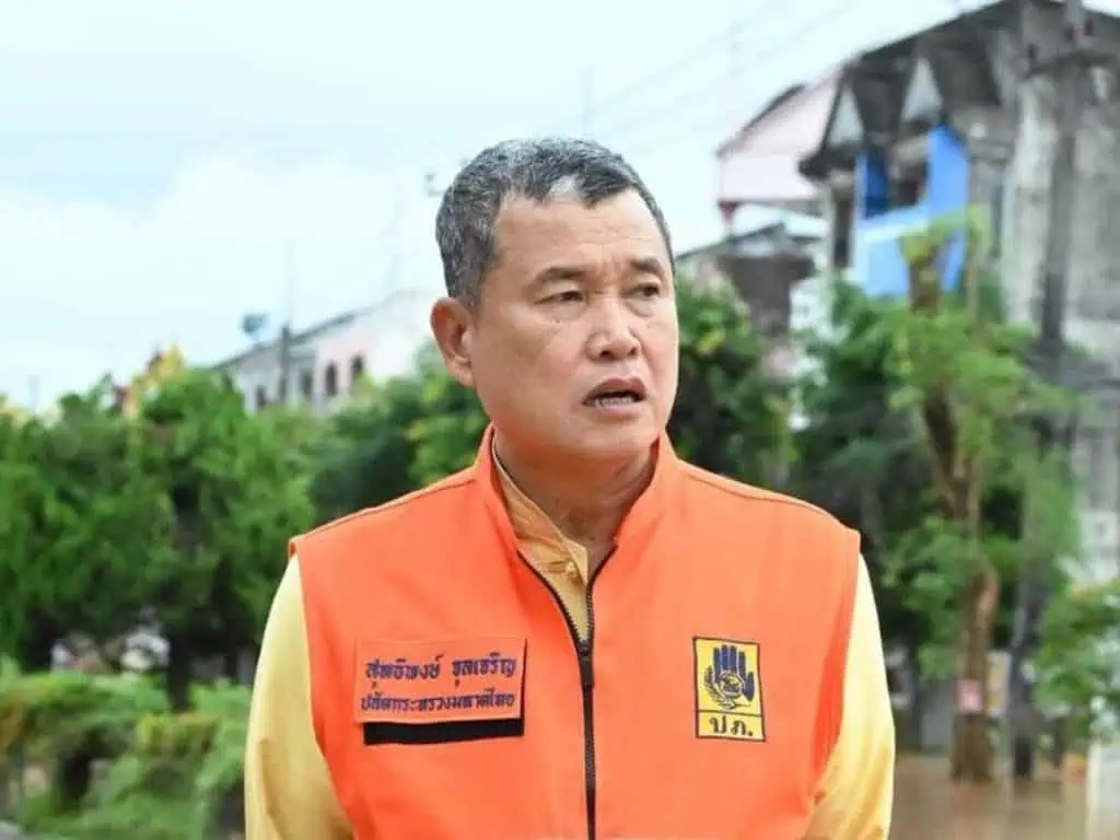 ปลัด มท. เฝ้าระวังสถานการณ์น้ำท่วมฉับพลัน พร้อมสั่งการเจ้าหน้าที่บูรณาการสรรพกำลังทุกหน่วยงานเร่งให้ความช่วยเหลือพี่น้องประชาชนอย่างต่อเนื่อง