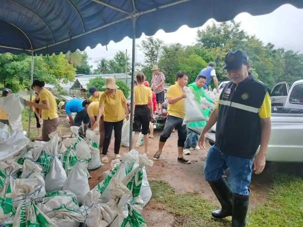 ปลัด มท. เฝ้าระวังสถานการณ์น้ำท่วมฉับพลัน พร้อมสั่งการเจ้าหน้าที่บูรณาการสรรพกำลังทุกหน่วยงานเร่งให้ความช่วยเหลือพี่น้องประชาชนอย่างต่อเนื่อง