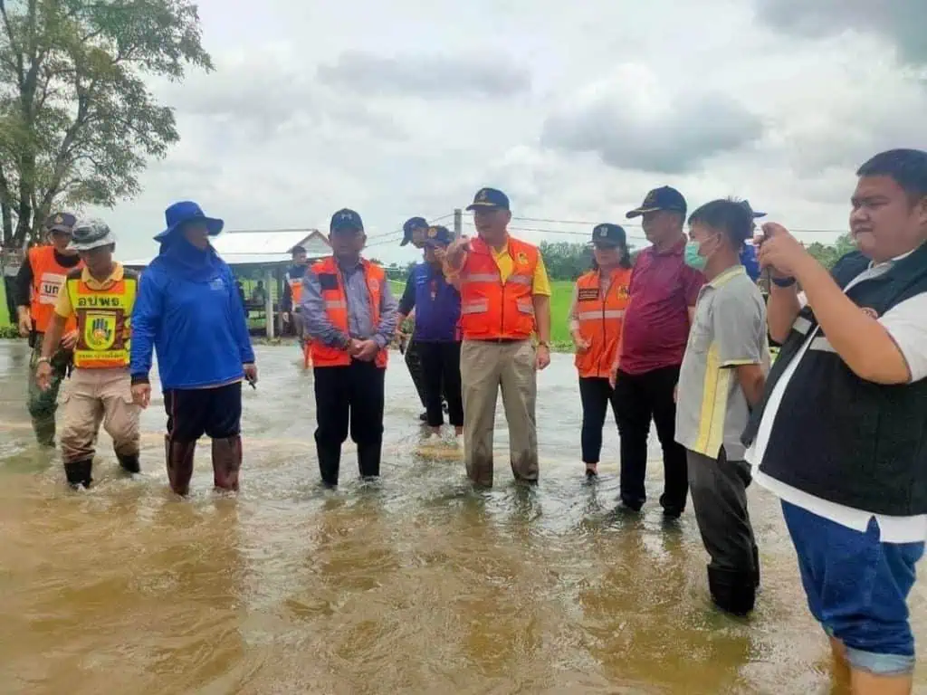 ปลัด มท. เฝ้าระวังสถานการณ์น้ำท่วมฉับพลัน พร้อมสั่งการเจ้าหน้าที่บูรณาการสรรพกำลังทุกหน่วยงานเร่งให้ความช่วยเหลือพี่น้องประชาชนอย่างต่อเนื่อง