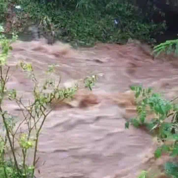 ฝนตกหนักน้ำป่าดอยสุเทพทะลักท่วมซ้ำ ฝั่งตะวันตกเมืองเชียงใหม่