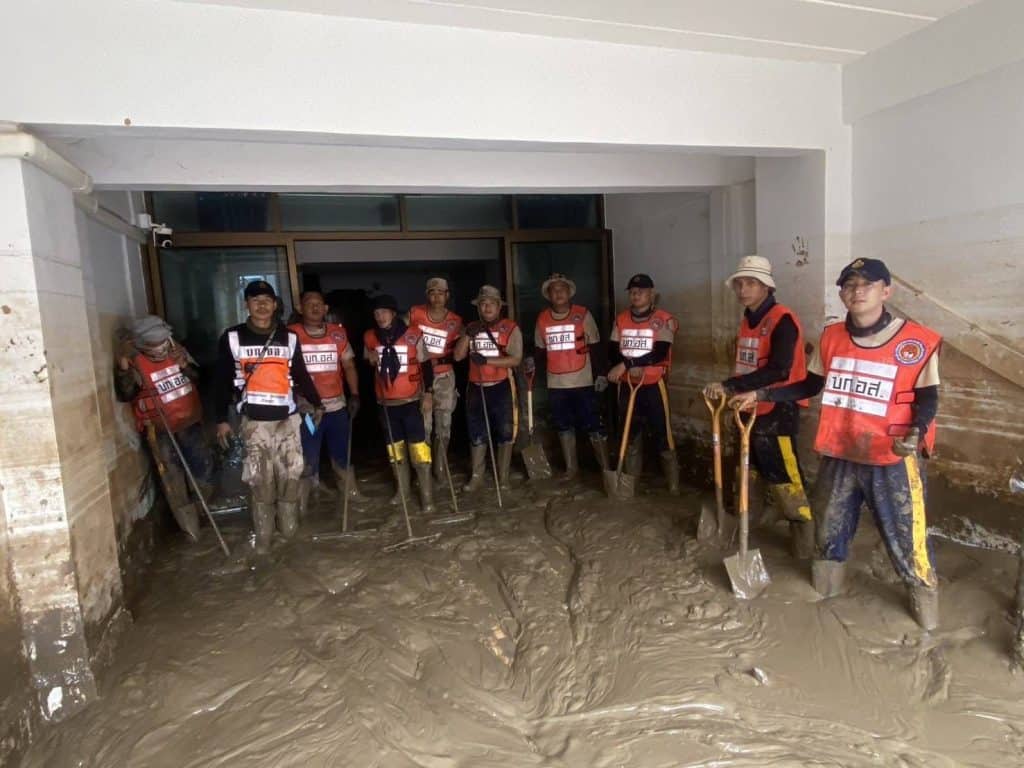 ผวจ.อุตรดิตถ์จัดส่งสมาชิกกองอาสารักษาดินแดนจังหวัดอุตรดิตถ์(อส.) เข้าช่วยเหลือพี่น้องประชาชนชาวจังหวัดเชียงราย ในเหตุอุทกภัย ผวจ.อุตรดิตถ์จัดส่งสมาชิกกองอาสารักษาดินแดนจังหวัดอุตรดิตถ์(อส.) เข้าช่วยเหลือพี่น้องประชาชนชาวจังหวัดเชียงราย ในเหตุอุทกภัย