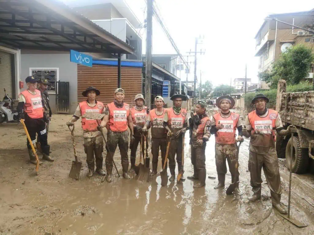 ผวจ.อุตรดิตถ์​จัดส่งสมาชิกกองอาสารักษาดินแดนจังหวัดอุตรดิตถ์(อส.) เข้าช่วยเหลือพี่น้องประชาชนชาวจังหวัดเชียงราย ในเหตุอุทกภัย