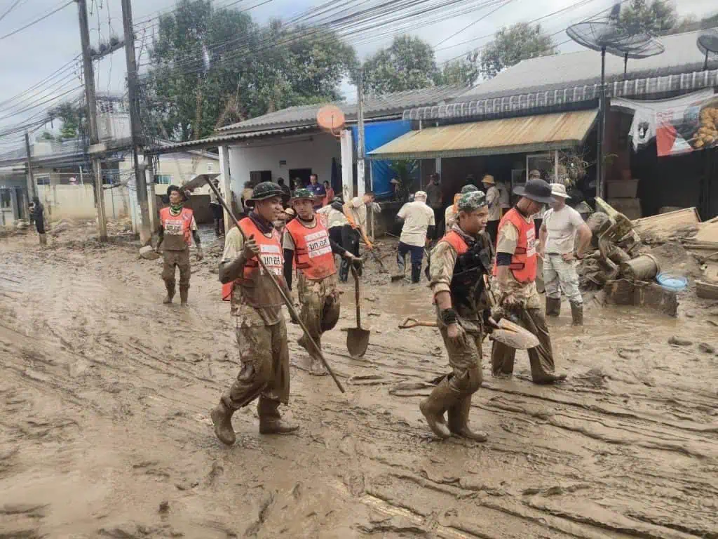 ผวจ.อุตรดิตถ์​จัดส่งสมาชิกกองอาสารักษาดินแดนจังหวัดอุตรดิตถ์(อส.) เข้าช่วยเหลือพี่น้องประชาชนชาวจังหวัดเชียงราย ในเหตุอุทกภัย