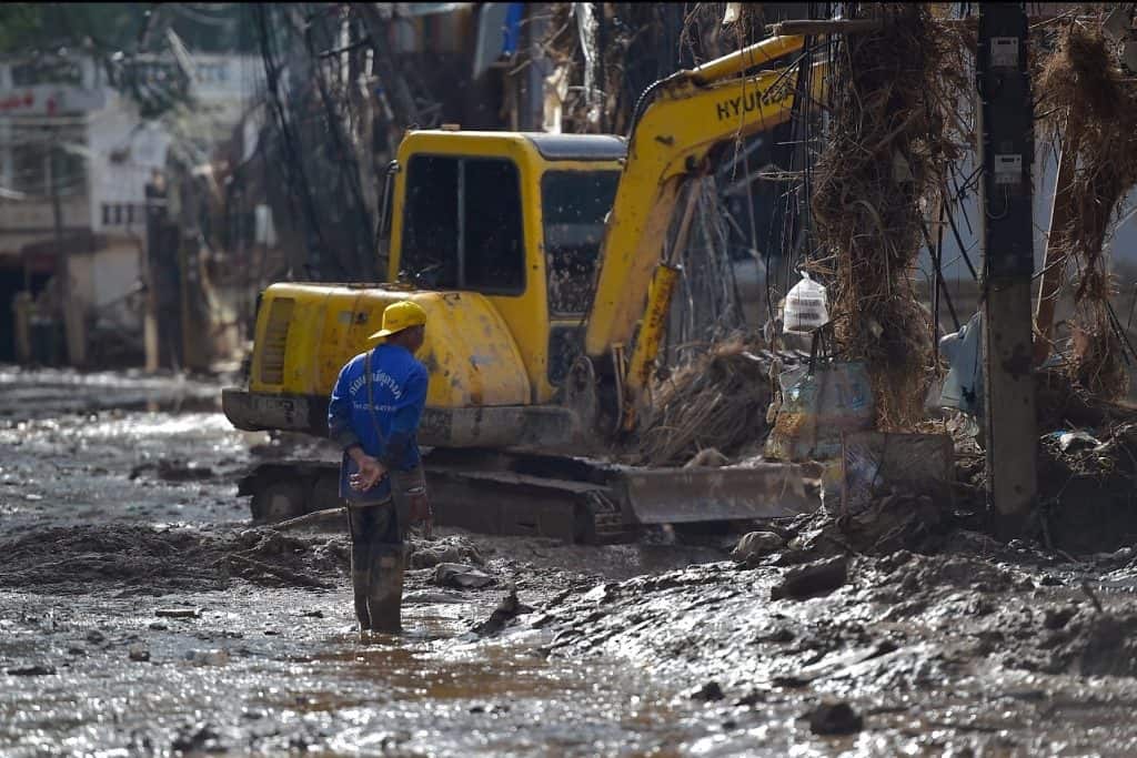 เจ้าหน้าที่มูลนิธิอาสาเพื่อนพึ่ง (ภาฯ) ยามยาก สภากาชาดไทย หน่วยเฉพาะกิจทัพเจ้าตาก และผู้ใหญ่บ้าน ลงพื้นที่สำรวจและเก็บข้อมูลผู้ประสบอุทกภัย ณ ชุมชนวัดถ้ำผาจม หมู่1 ตำบลเวียงพางคำ และชุมชนสายลมจอย เทศบาลตำบลแม่สายอำเภอแม่สายจังหวัดเชียงราย เจ้าหน้าที่มูลนิธิอาสาเพื่อนพึ่ง (ภาฯ) ยามยาก สภากาชาดไทย หน่วยเฉพาะกิจทัพเจ้าตาก และผู้ใหญ่บ้าน ลงพื้นที่สำรวจและเก็บข้อมูลผู้ประสบอุทกภัย ณ ชุมชนวัดถ้ำผาจม หมู่1 ตำบลเวียงพางคำ และชุมชนสายลมจอย เทศบาลตำบลแม่สายอำเภอแม่สายจังหวัดเชียงราย