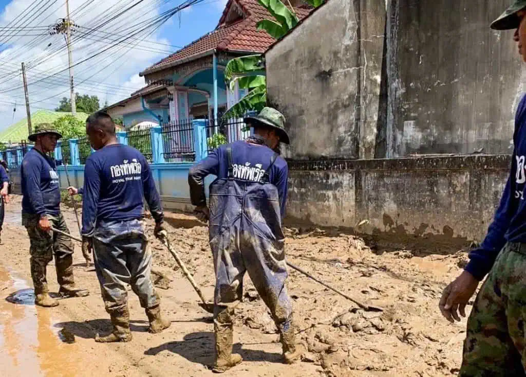 หน่วยบัญชาการต่อสู้อากาศยานและรักษาฝั่ง “ ระดมพล เร่งฟื้นฟู ” บ้านพักอาศัย ในเขตพื้นที่ อำเภอแม่สาย จังหวัดเชียงราย