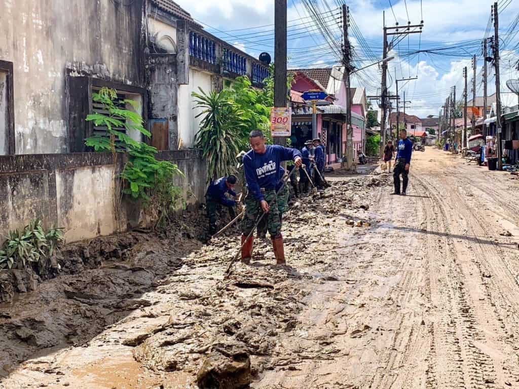 หน่วยบัญชาการต่อสู้อากาศยานและรักษาฝั่ง “ ระดมพล เร่งฟื้นฟู ” บ้านพักอาศัย ในเขตพื้นที่ อำเภอแม่สาย จังหวัดเชียงราย