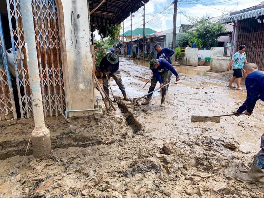 หน่วยบัญชาการต่อสู้อากาศยานและรักษาฝั่ง “ ระดมพล เร่งฟื้นฟู ” บ้านพักอาศัย ในเขตพื้นที่ อำเภอแม่สาย จังหวัดเชียงราย