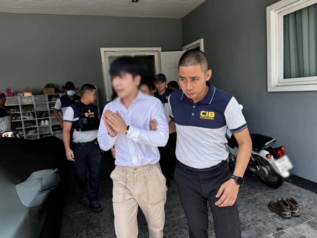 "แม่ตั๊ก - ป๋าเบียร์" ปฏิเสธทุกข้อกล่าวหาหลังถูกออกหมายจับ ตำรวจแจ้ง 4 ข้อหา ค้านประกันคุมตัวฝากศาลอาญาพรุ่งนี้ ส่ง ปปง.สอบเส้นทางเงิน พร้อมเตรียมออกหมายเรียกดาราที่ร่วมไลฟ์รีวิวสินค้าเข้าให้ปากคำ "แม่ตั๊ก - ป๋าเบียร์" ปฏิเสธทุกข้อกล่าวหาหลังถูกออกหมายจับ ตำรวจแจ้ง 4 ข้อหา ค้านประกันคุมตัวฝากศาลอาญาพรุ่งนี้ ส่ง ปปง.สอบเส้นทางเงิน พร้อมเตรียมออกหมายเรียกดาราที่ร่วมไลฟ์รีวิวสินค้าเข้าให้ปากคำ