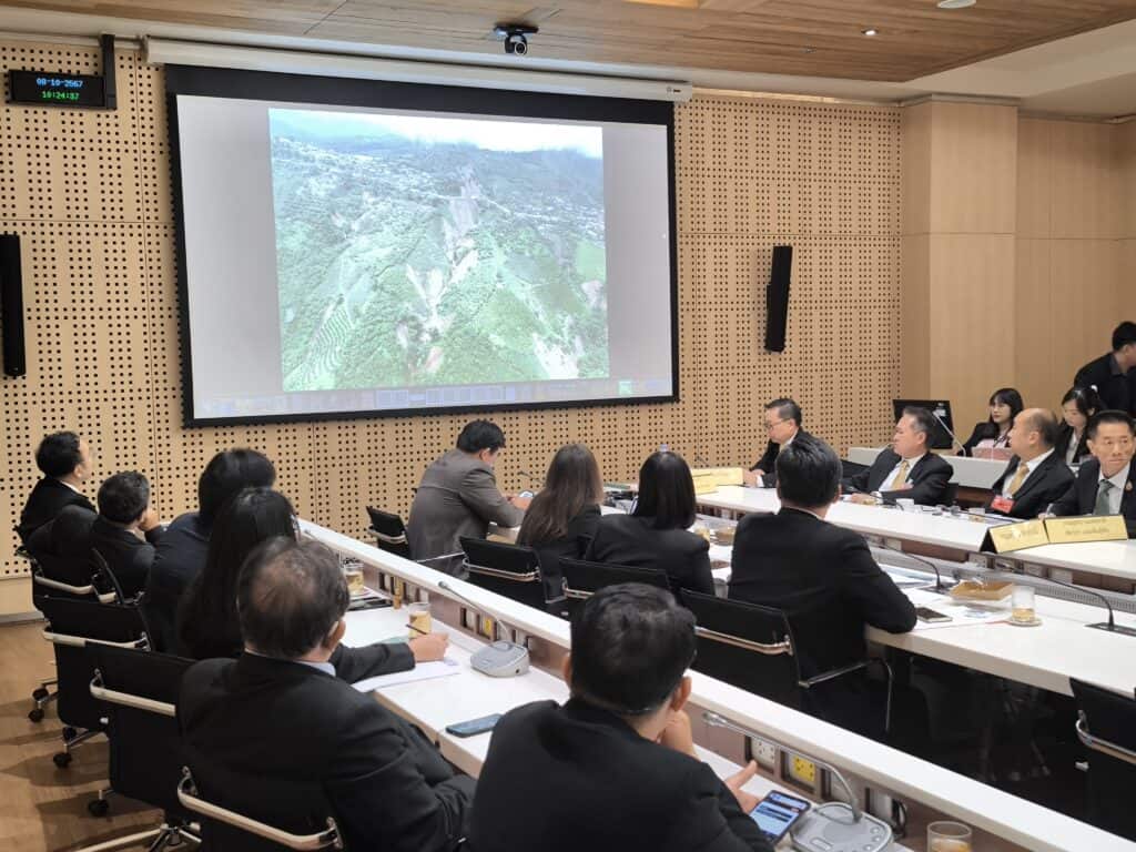 กมธ.ทรัพยากรธรรมชาติฯ สว. ผลักดันร่างพ.ร.บ.ที่ดินลาดชัน แก้ดินโคลนถล่ม-น้ำท่วมระยะยาว กมธ.ทรัพยากรธรรมชาติฯ สว. ผลักดันร่างพ.ร.บ.ที่ดินลาดชัน แก้ดินโคลนถล่ม-น้ำท่วมระยะยาว