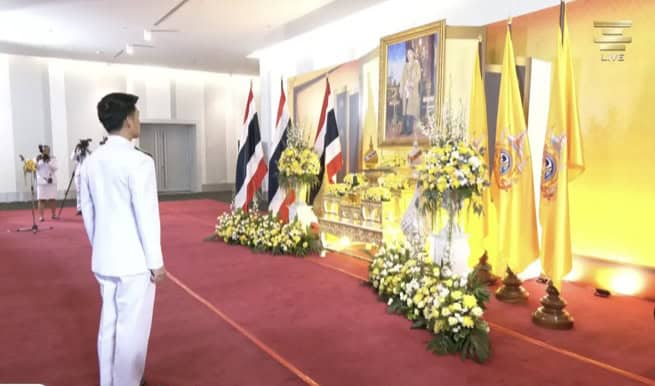 โปรดเกล้าฯ แต่งตั้ง ณัฐพงศ์ หัวหน้าพรรคประชาชนเป็นผู้นำฝ่ายค้านแล้ว เจ้าตัวยืนยันพร้อมเดินหน้าขับเคลื่อนกฎหมายทุกฉบับที่เป็นประโยชน์กับประชาชน พร้อมเดินหน้าตรวจสอบจริยธรรม สส. ให้เข้มข้นขึ้น รอวิปฯค้าน หารือ แนวทำงานกับ พปชร. โปรดเกล้าฯ แต่งตั้ง ณัฐพงศ์ หัวหน้าพรรคประชาชนเป็นผู้นำฝ่ายค้านแล้ว เจ้าตัวยืนยันพร้อมเดินหน้าขับเคลื่อนกฎหมายทุกฉบับที่เป็นประโยชน์กับประชาชน พร้อมเดินหน้าตรวจสอบจริยธรรม สส. ให้เข้มข้นขึ้น รอวิปฯค้าน หารือ แนวทำงานกับ พปชร.