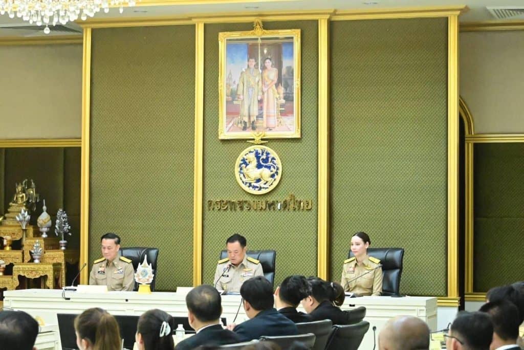 อนุทิน” นั่งหัวโต๊ะประชุมผู้บริหาร มท. นัดแรกปีงบ 68 รับปลัดใหม่ฝากความหวังพาข้าราชการสนองนโยบายรัฐบาล ย้ำประชาชนคือนายผู้ว่าฯไม่มีเกียร์ว่าง มุ่งไปข้างหน้าไม่เสียเวลามองอดีต อนุทิน” นั่งหัวโต๊ะประชุมผู้บริหาร มท. นัดแรกปีงบ 68 รับปลัดใหม่ฝากความหวังพาข้าราชการสนองนโยบายรัฐบาล ย้ำประชาชนคือนายผู้ว่าฯไม่มีเกียร์ว่าง มุ่งไปข้างหน้าไม่เสียเวลามองอดีต