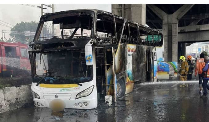 ด่วน! ไฟไหม้รถบัส พานักเรียนไปทัศนศึกษา มีผู้บาดเจ็บ-เสียชีวิตจำนวนมาก ด่วน! ไฟไหม้รถบัส พานักเรียนไปทัศนศึกษา มีผู้บาดเจ็บ-เสียชีวิตจำนวนมาก