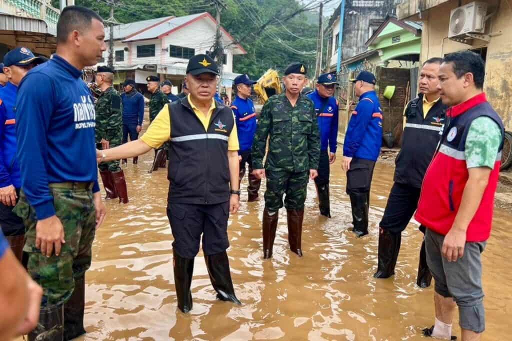 ‘ภูมิธรรม’ สั่งเหล่าทัพ ระดมกำลังช่วยเหลือผู้ประสบภัยเต็มที่ ย้ำศปช.สน. เฝ้าระวังติดตามสถานการณ์น้ำใกล้ชิด พร้อมเร่งดูแลบริบาลสัตว์ของมูลนิธิอนุรักษ์ช้างฯ ให้ปลอดภัย ‘ภูมิธรรม’ สั่งเหล่าทัพ ระดมกำลังช่วยเหลือผู้ประสบภัยเต็มที่ ย้ำศปช.สน. เฝ้าระวังติดตามสถานการณ์น้ำใกล้ชิด พร้อมเร่งดูแลบริบาลสัตว์ของมูลนิธิอนุรักษ์ช้างฯ ให้ปลอดภัย