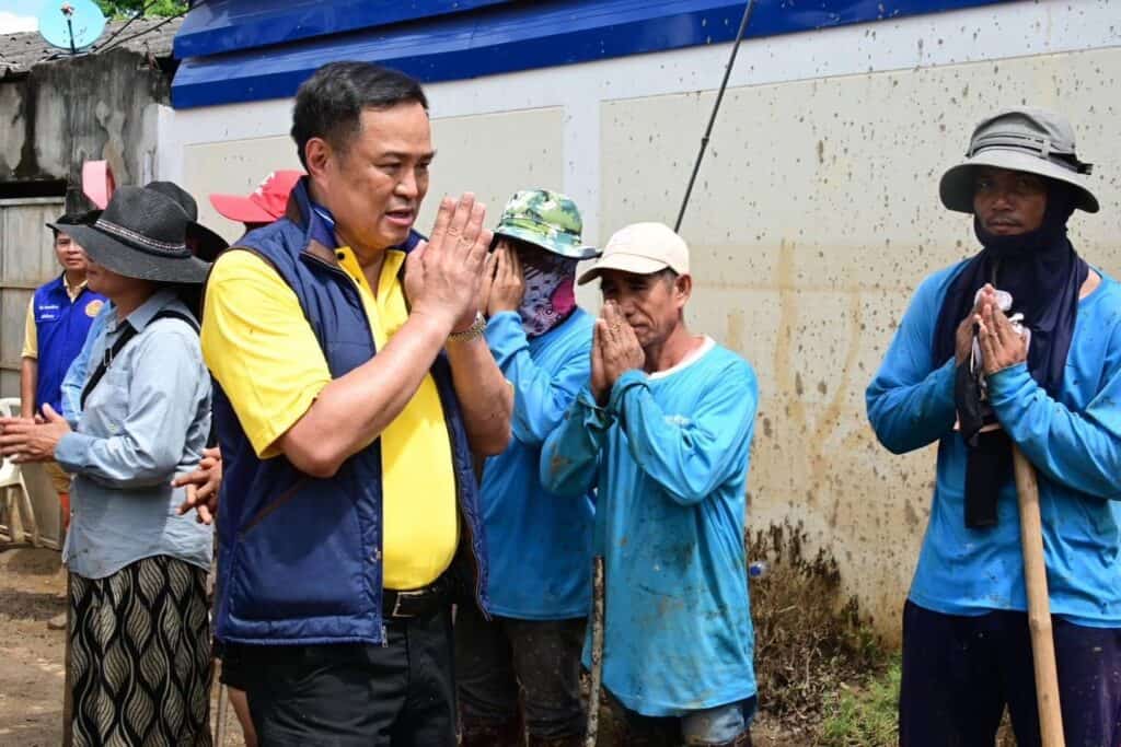 ‘อนุทิน’ ติดตามการฟื้นฟู หลังน้ำท่วม จ.เชียงราย มั่นใจตุลาคมเคลียร์พื้นที่แม่สายจบ พร้อมหนุนช่วยเหลือค่าล้างโคลน ครัวเรือนละ 1 หมื่นบาท ‘อนุทิน’ ติดตามการฟื้นฟู หลังน้ำท่วม จ.เชียงราย มั่นใจตุลาคมเคลียร์พื้นที่แม่สายจบ พร้อมหนุนช่วยเหลือค่าล้างโคลน ครัวเรือนละ 1 หมื่นบาท