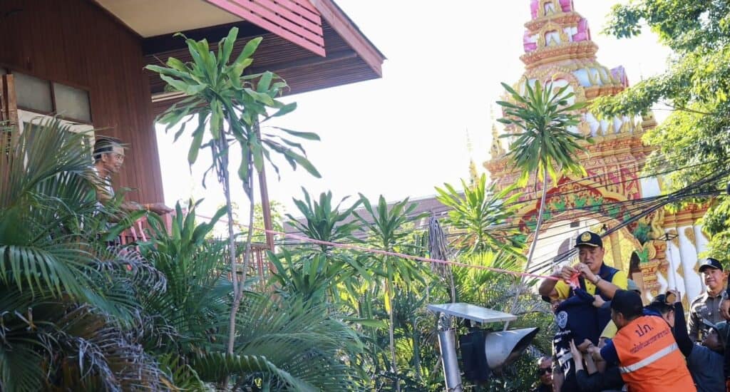 FLOOD: ‘อนุทิน‘ ลงพื้นที่เชียงใหม่ นั่งเรือท้องแบนแจกถุงยังชีพ ถอนหายใจเครียดเจอชาวบ้านยิ้มให้ตะโกนบอกสู้ ๆ เล็งสังคายนาระบบป้องกันน้ำท่วมใหม่ หลังน้ำปิงเพิ่มสูงเป็นประวัติการณ์ FLOOD: ‘อนุทิน‘ ลงพื้นที่เชียงใหม่ นั่งเรือท้องแบนแจกถุงยังชีพ ถอนหายใจเครียดเจอชาวบ้านยิ้มให้ตะโกนบอกสู้ ๆ เล็งสังคายนาระบบป้องกันน้ำท่วมใหม่ หลังน้ำปิงเพิ่มสูงเป็นประวัติการณ์