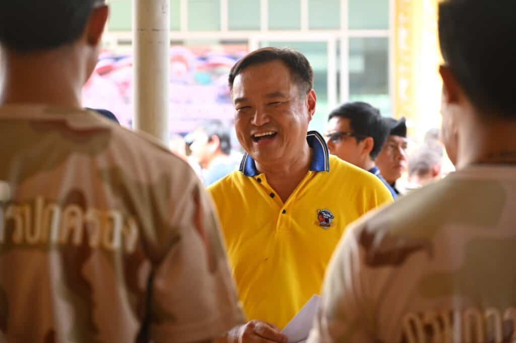 "อนุทิน" รุดให้กำลังใจกำลังพล อส. ที่ปฎิบัติภารกิจช่วยเหลือผู้ประสบภัยน้ำท่วมแม่สาย ย้ำพร้อมดูแลความเป็นอยู่ อาหาร เครื่องใช้สมกับความทุ่มเทของกำลังพลทุกนาย "อนุทิน" รุดให้กำลังใจกำลังพล อส. ที่ปฎิบัติภารกิจช่วยเหลือผู้ประสบภัยน้ำท่วมแม่สาย ย้ำพร้อมดูแลความเป็นอยู่ อาหาร เครื่องใช้สมกับความทุ่มเทของกำลังพลทุกนาย