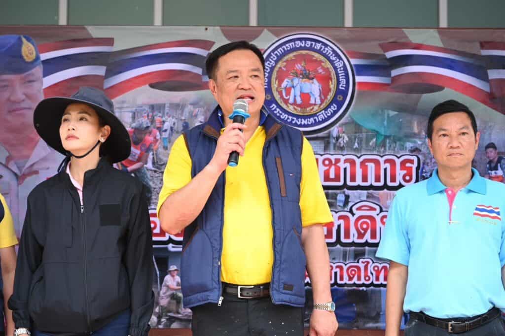 "อนุทิน" รุดให้กำลังใจกำลังพล อส. ที่ปฎิบัติภารกิจช่วยเหลือผู้ประสบภัยน้ำท่วมแม่สาย ย้ำพร้อมดูแลความเป็นอยู่ อาหาร เครื่องใช้สมกับความทุ่มเทของกำลังพลทุกนาย "อนุทิน" รุดให้กำลังใจกำลังพล อส. ที่ปฎิบัติภารกิจช่วยเหลือผู้ประสบภัยน้ำท่วมแม่สาย ย้ำพร้อมดูแลความเป็นอยู่ อาหาร เครื่องใช้สมกับความทุ่มเทของกำลังพลทุกนาย