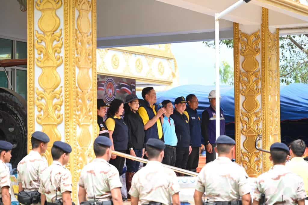 "อนุทิน" รุดให้กำลังใจกำลังพล อส. ที่ปฎิบัติภารกิจช่วยเหลือผู้ประสบภัยน้ำท่วมแม่สาย ย้ำพร้อมดูแลความเป็นอยู่ อาหาร เครื่องใช้สมกับความทุ่มเทของกำลังพลทุกนาย "อนุทิน" รุดให้กำลังใจกำลังพล อส. ที่ปฎิบัติภารกิจช่วยเหลือผู้ประสบภัยน้ำท่วมแม่สาย ย้ำพร้อมดูแลความเป็นอยู่ อาหาร เครื่องใช้สมกับความทุ่มเทของกำลังพลทุกนาย