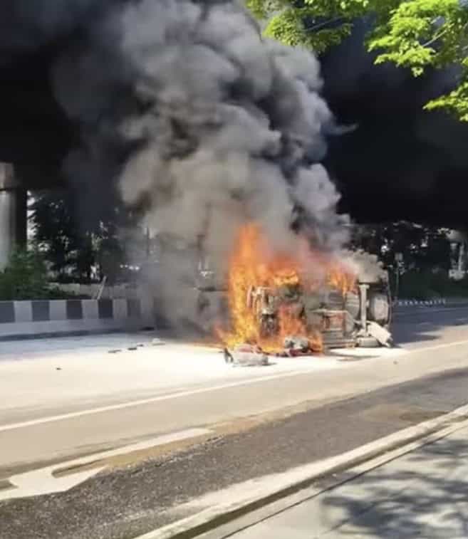 ระทึก! ไฟไหม้แท็กซี่ถนนพระราม 9 ซอยพระราม 9 ซอย 55 กรุงเทพฯ เจ็บ 5 เจ้าหน้าที่เร่งช่วยเหลือนำส่งโรงพยาบาล ระทึก! ไฟไหม้แท็กซี่ถนนพระราม 9 ซอยพระราม 9 ซอย 55 กรุงเทพฯ เจ็บ 5 เจ้าหน้าที่เร่งช่วยเหลือนำส่งโรงพยาบาล