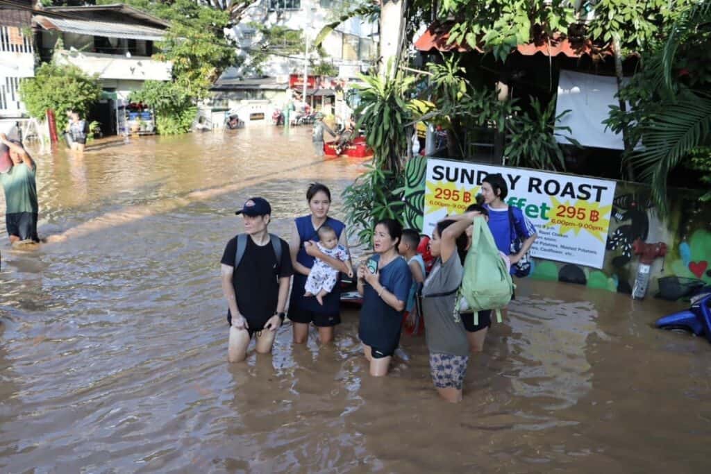 พระเจ้าวรวงศ์เธอ พระองค์เจ้าสิริภาจุฑาภรณ์ (เสด็จเป็นการส่วนพระองค์) ลงพื้นที่บริเวณชุมชนคลองแม่ข่า จังหวัดเชียงใหม่ พระเจ้าวรวงศ์เธอ พระองค์เจ้าสิริภาจุฑาภรณ์ (เสด็จเป็นการส่วนพระองค์) ลงพื้นที่บริเวณชุมชนคลองแม่ข่า จังหวัดเชียงใหม่