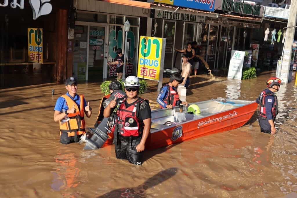 นายกฯ เผย ที่ประชุม ครม. เคาะเกณฑ์เยียวยาน้ำท่วม เหมาจ่ายครัวเรือนละ 9,000 บาท นายกฯ เผย ที่ประชุม ครม. เคาะเกณฑ์เยียวยาน้ำท่วม เหมาจ่ายครัวเรือนละ 9,000 บาท