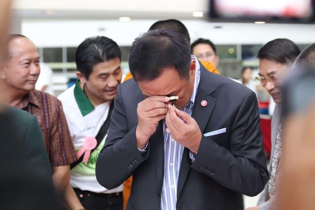 "อนุทิน" เปิดมหกรรมการประกวดการอนุรักษ์พระบูชา พระเครื่อง โดยสถาบันพระปกเกล้า ชื่นชมกิจกรรมได้ส่งเสริมภาคพลเมืองพร้อมอนุรักษ์พุทธศิลป์ไทย เป็นที่ยึดเหนี่ยวจิตใจให้ทำดี "อนุทิน" เปิดมหกรรมการประกวดการอนุรักษ์พระบูชา พระเครื่อง โดยสถาบันพระปกเกล้า ชื่นชมกิจกรรมได้ส่งเสริมภาคพลเมืองพร้อมอนุรักษ์พุทธศิลป์ไทย เป็นที่ยึดเหนี่ยวจิตใจให้ทำดี