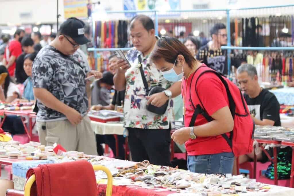 "อนุทิน" เปิดมหกรรมการประกวดการอนุรักษ์พระบูชา พระเครื่อง โดยสถาบันพระปกเกล้า ชื่นชมกิจกรรมได้ส่งเสริมภาคพลเมืองพร้อมอนุรักษ์พุทธศิลป์ไทย เป็นที่ยึดเหนี่ยวจิตใจให้ทำดี "อนุทิน" เปิดมหกรรมการประกวดการอนุรักษ์พระบูชา พระเครื่อง โดยสถาบันพระปกเกล้า ชื่นชมกิจกรรมได้ส่งเสริมภาคพลเมืองพร้อมอนุรักษ์พุทธศิลป์ไทย เป็นที่ยึดเหนี่ยวจิตใจให้ทำดี