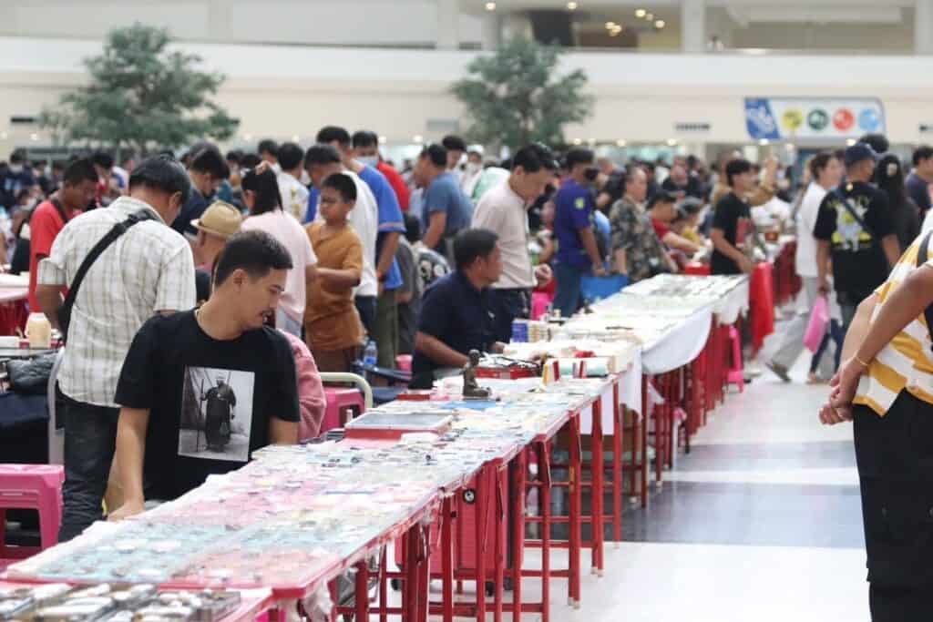 "อนุทิน" เปิดมหกรรมการประกวดการอนุรักษ์พระบูชา พระเครื่อง โดยสถาบันพระปกเกล้า ชื่นชมกิจกรรมได้ส่งเสริมภาคพลเมืองพร้อมอนุรักษ์พุทธศิลป์ไทย เป็นที่ยึดเหนี่ยวจิตใจให้ทำดี "อนุทิน" เปิดมหกรรมการประกวดการอนุรักษ์พระบูชา พระเครื่อง โดยสถาบันพระปกเกล้า ชื่นชมกิจกรรมได้ส่งเสริมภาคพลเมืองพร้อมอนุรักษ์พุทธศิลป์ไทย เป็นที่ยึดเหนี่ยวจิตใจให้ทำดี